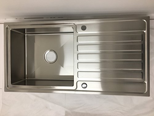 Fregadero de cocina moderno con escurridor reversible.