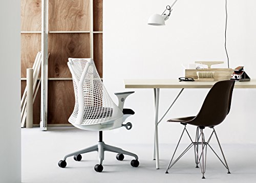 Herman Miller - Silla de trabajo Sayl con limitador de inclinación, brazos y profundidad del asiento fijos, ruedas para alfombra estándar, base y marco negros