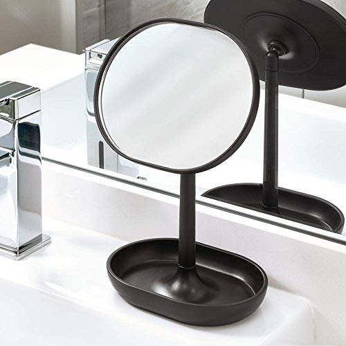 iDesign pie, pequeño redondo de plástico, espejo de baño giratorio con bandeja para guardar maquillaje o joyas, negro, 16,5 cm x 11,4 cm x 25,5 cm
