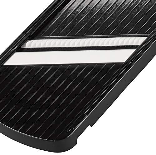 KYOCERA CSN-182-NBK, Julienne mandolina, Cuchilla Afilada de cerámica de circonio, Que Incluye Protector de Mano, Ligero, Apto para lavavajillas, Negro