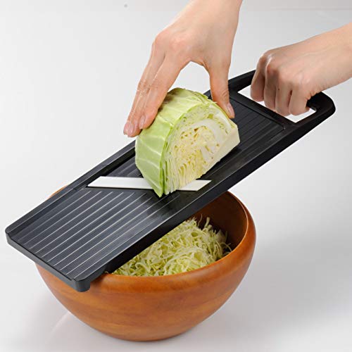 KYOCERA, Negro CSN-402-BK, rebanadora de mandolina Ancha Ajustable, Cuchilla de cerámica de circonia Afilada, Que Incluye Protector de Manos, liviano, Apto para lavavajillas, 35,4 x 5,3 x 12,7 cm