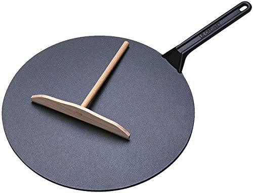 Le Creuset Crepera de hierro fundido, Inclu. rastrillo de madera, diametro 32 cm, Redonda, Apto para todas las fuentes de calor, incluso inducción, Negro