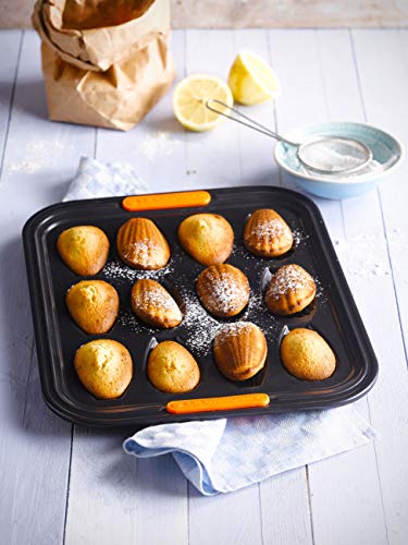 Le Creuset Molde antiadherente para 12 conchas, Libre de PFOA, Resistente a ácidos, Revestimiento de acero al carbono, Gris y Naranja