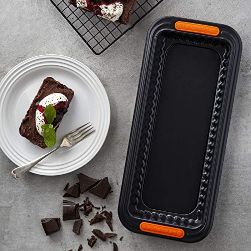 Le Creuset Molde tarta con base extraíble, Rectangular, 33 x 13 x 3 cm, Libre de PFOA, Resistente a ácidos, Revestimiento de acero al carbono, Gris y Naranja