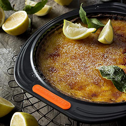 Le Creuset Molde tarta con base extraíble, Redondo, diametro 26 cm, Libre de PFOA, Resistente a ácidos, Revestimiento de acero al carbono, Gris y Naranja