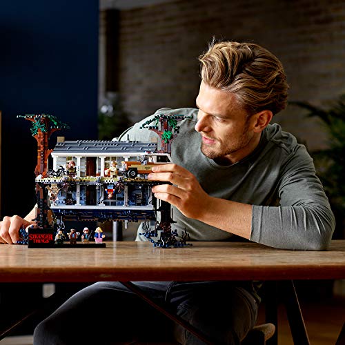 LEGO Stranger Things - Mundo del revés, Set de construcción de la casa de Will, incluye 8 minifiguras de personajes de la serie (75810)