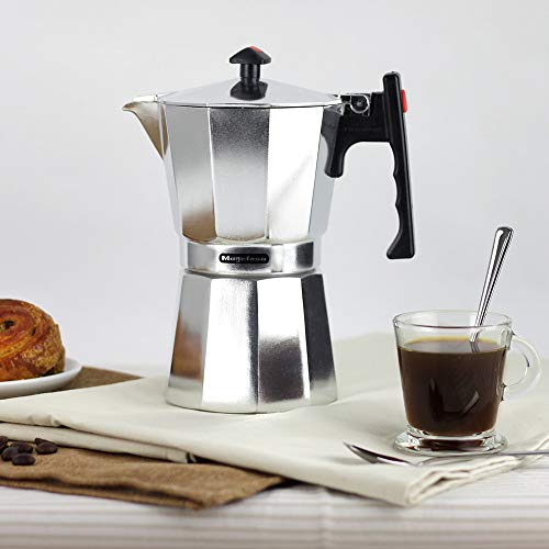 MAGEFESA Colombia – La cafetera MAGEFESA Colombia está Fabricada en Aluminio Extra Grueso. Pomo y Mangos ergonómicos de bakelita Toque Frio. (Aluminio, 6 Tazas + 6 CUCHARILLAS)