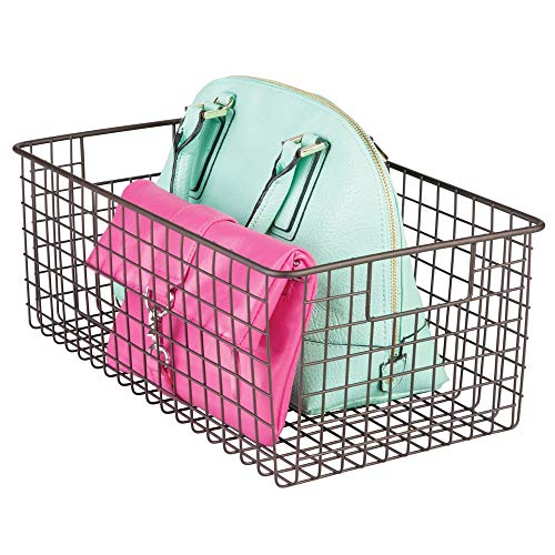 mDesign cesta metalica para los productos de limpieza de sus zapatos - Cesta organizadora provista de asas para un cómodo transporte - Color bronce