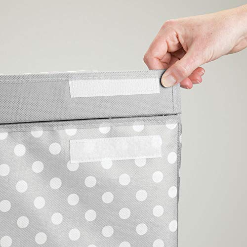 mDesign Cestos para ropa sucia con tapa – Modernas cestas para la colada plegables y con asas para baño – Cubos de ropa sucia con 2 compartimentos y diseño de puntos – gris claro/blanco
