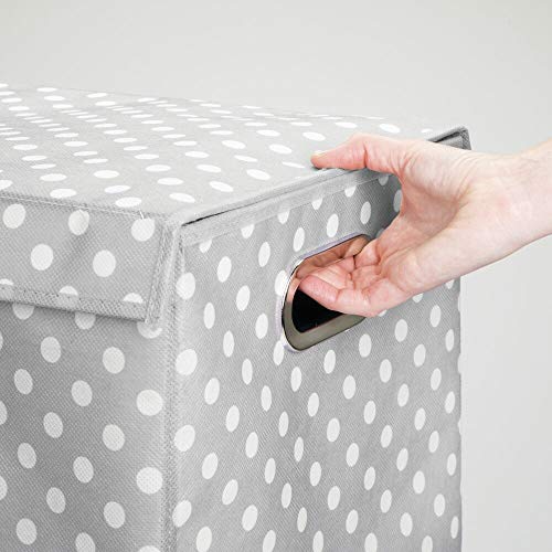 mDesign Cestos para ropa sucia con tapa – Modernas cestas para la colada plegables y con asas para baño – Cubos de ropa sucia con 2 compartimentos y diseño de puntos – gris claro/blanco
