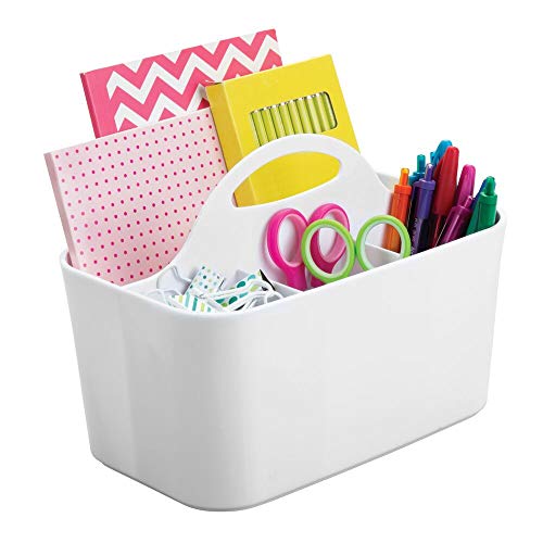 mDesign Juego de 2 pequeños organizadores de oficina con asa – Prácticas cestas de plástico para escritorio – Organizadores de escritorios con 4 apartados para material de oficina – blanco