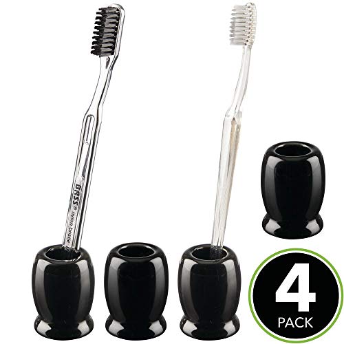 mDesign Juego de 4 vasos para cepillos de dientes modernos y compactos – Portacepillos de dientes redondos hechos de cerámica – Accesorios de baño de pie para lavabo o muebles con espejo – negro