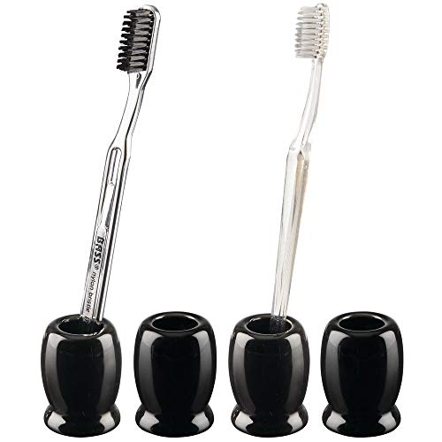 mDesign Juego de 4 vasos para cepillos de dientes modernos y compactos – Portacepillos de dientes redondos hechos de cerámica – Accesorios de baño de pie para lavabo o muebles con espejo – negro