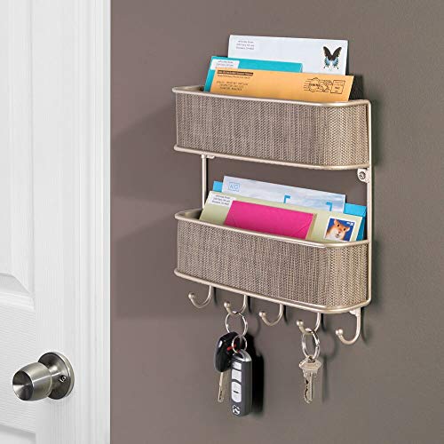 mDesign Organizador de llaves con ganchos – Colgador de llaves de metal con detalles de plástico trenzado – Organizador de cartas con dos bandejas – Nácar/champán