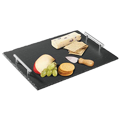 mDesign Platos de pizarra con asas de acero – Bonita tabla de quesos, útil para embutidos, tartas, aperitivos, etc. – También sirve como pizarra de tiza para menús o anuncios – negro