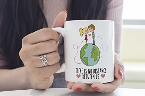MUGFFINS Taza de café Regalo para la Pareja de Enamorados - Regalo Original de Novios y Novias San Valentín - There is no Distance Between us - 350