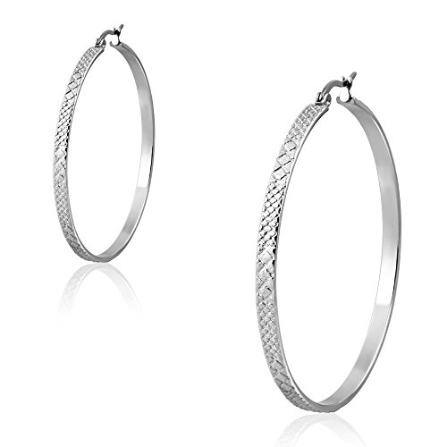 Pendientes de aro Bungsa con grabado, de gran tamaño, 60 mm. 1 par de pendientes de acero inoxidable sin níquel, color plateado, con cierre, para mujeres y niñas