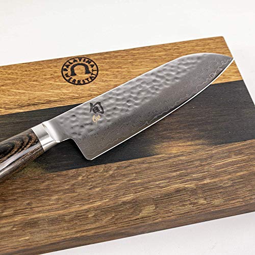 Set de oferta de KAI Shun Premiere Tim Mälzer | TDM-1702 Santoku Cuchillo | Hoja de 18 cm de acero damasco + tabla de cortar sólida hecha a mano de roble viejo 30x18 cm | Precio de venta: € 248