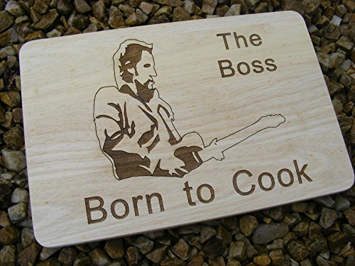 Tabla de cortar grabada a láser con diseño de Bruce Springsteen, con la frase «The Boss» y «Born To Cook», ideal como regalo, de Fastcraft UK