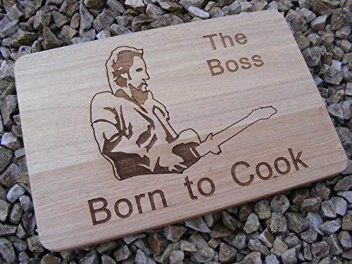 Tabla de cortar grabada a láser con diseño de Bruce Springsteen, con la frase «The Boss» y «Born To Cook», ideal como regalo, de Fastcraft UK