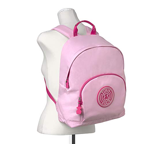 TOUS Mochila mediana en nylon de color rosa combinado con parche de goma. Cierre con cremallera. Apliques personalizados a tono. Correas ajustables y asa superior. Bolsillo interio