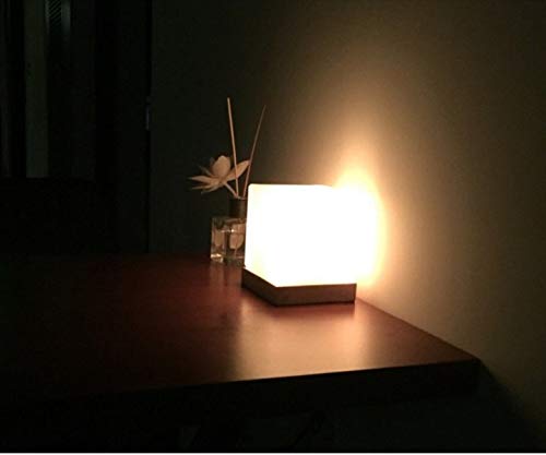 Wlgt Lámpara de mesa creativa pequeña de vidrio cuadrado Dormitorio Lámpara de mesita nórdica simple Azúcar Dulce Decoración romántica Lámpara de mesa de material de madera sólida