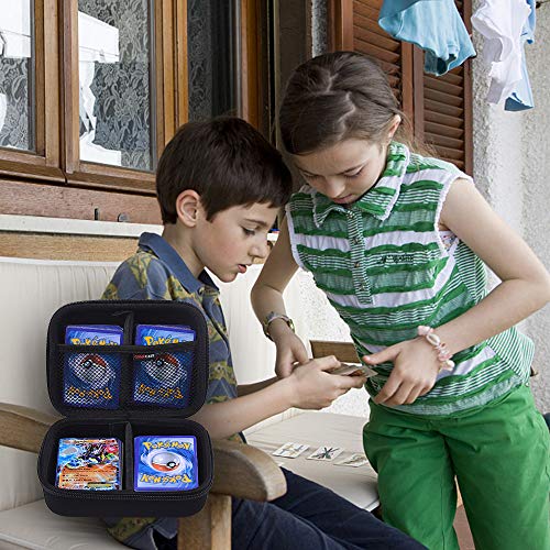 COMECASE - Funda para Tarjetas con Correa, Compatible con más de 400 Tarjetas de Pokémon con Correa de Mano y Separador, Color Negro