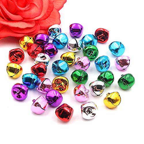 LAITER 150 Pcs Cascabeles de Navidad Multicolor Campana Pequeña de Metal Colorida para Decoración árbole Mini Cascabele para Joyería Fabricación de Collares Diámetro de 10 mm con 1 Hilo Rojo