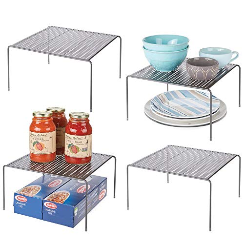 mDesign Estantes de cocina – Soportes para platos autónomos de metal – Organizadores de armarios para tazas, platos, alimentos, etc. – Juego de 4 – gris grafito