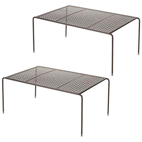 mDesign Juego de 2 estantes de cocina – Soportes para platos individuales de metal – Amplios organizadores de armarios para tazas, platos, alimentos, etc. – color bronce