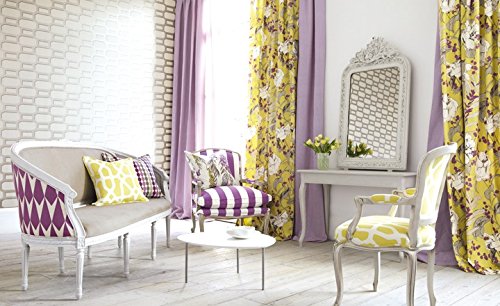 Romo - Papel pintado Beatrix color amarillo. Diseño de flores grandes.
