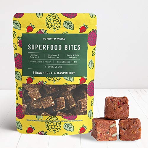 THE PROTEIN WORKS Superfood Bites | 100% Veganos | Snack Saludable y Natural | A Base de Plantas| Fresa & Frambuesa | 140g