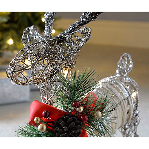 WeRChristmas Pre-Lit de ratán LED de luz Blanca cálida Renos con Lazo Rojo, Nieve y un Toque de Purpurina, 53 cm