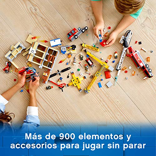 LEGO City - Fire Brigada Distrito Centro, Juguete Divertido y Creativo de Bomberos con Camión, Grúa, Edificio, Moto y Helicóptero (60216)