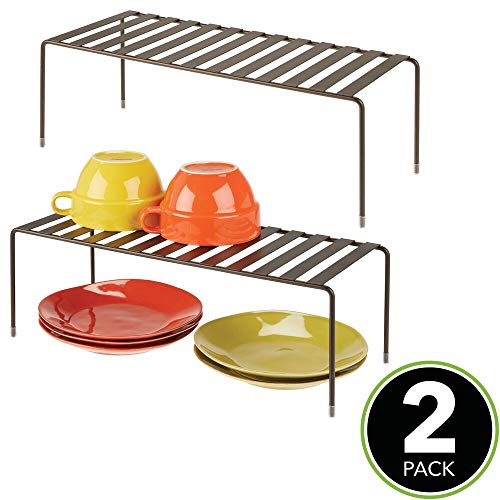 mDesign Juego de 2 estantes de cocina – Soportes para platos independientes de metal – Organizadores de armarios extragrandes para tazas, platos, alimentos, etc. – color bronce