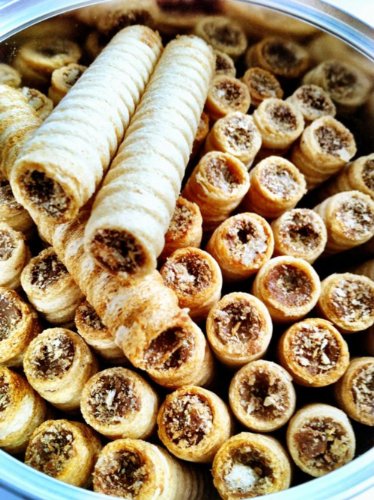 PIRULIN Barquillas Rellenas de Chocolate y Avellanas 300 gr / 10.58 Oz